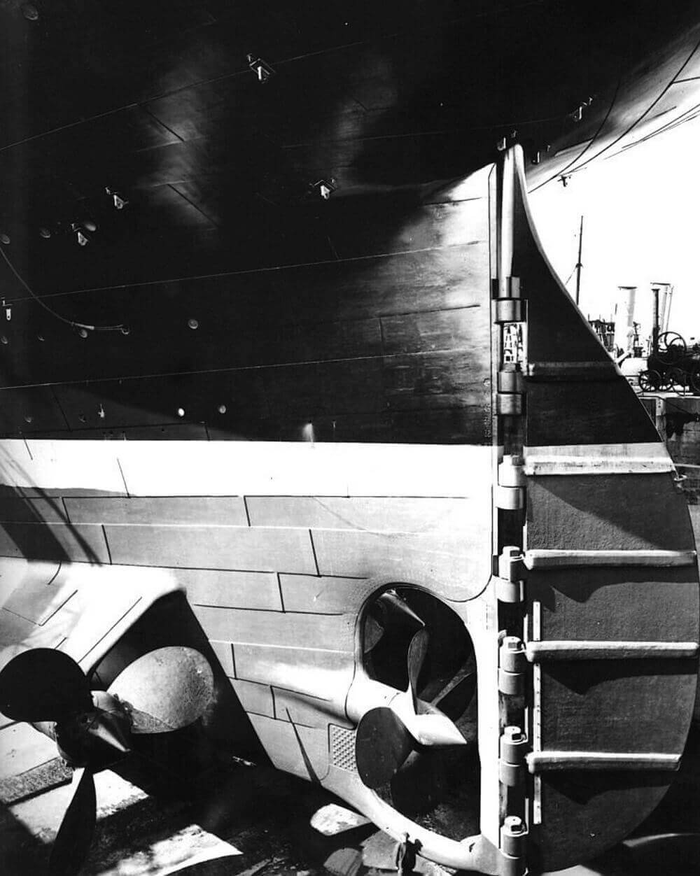 13t titanic stern and rudder